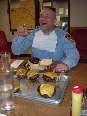 8 Burgers......8lbs of Beef!!